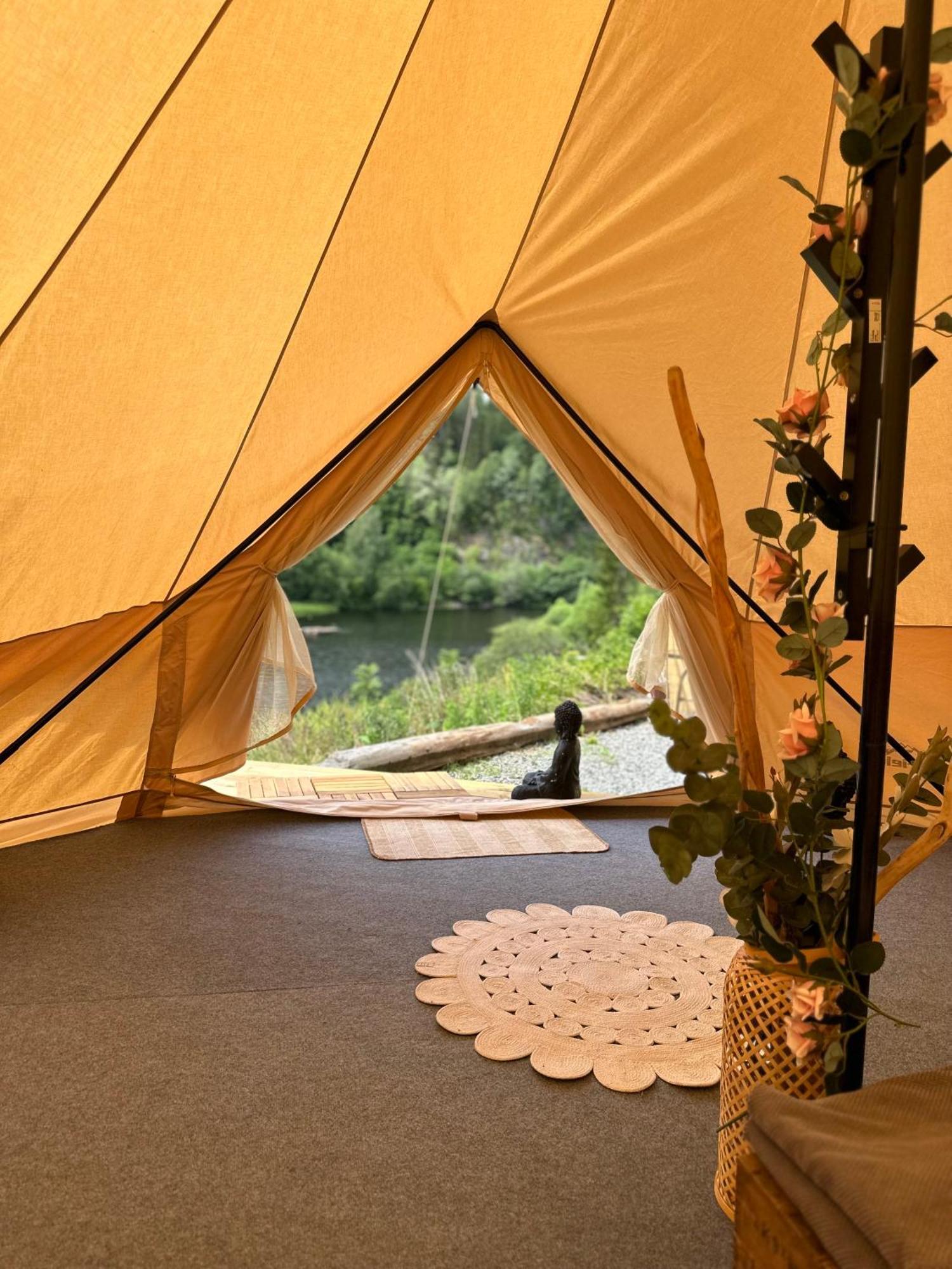 Glamping On Idyllic Lake, Paddle Boards & Rowboat 波什格伦 外观 照片